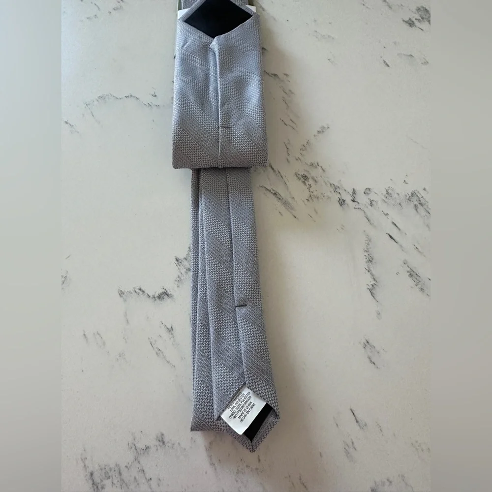 NWT Goodfellow & Co Men's Elegant Gray Striped Tie - Picture 3 of 5